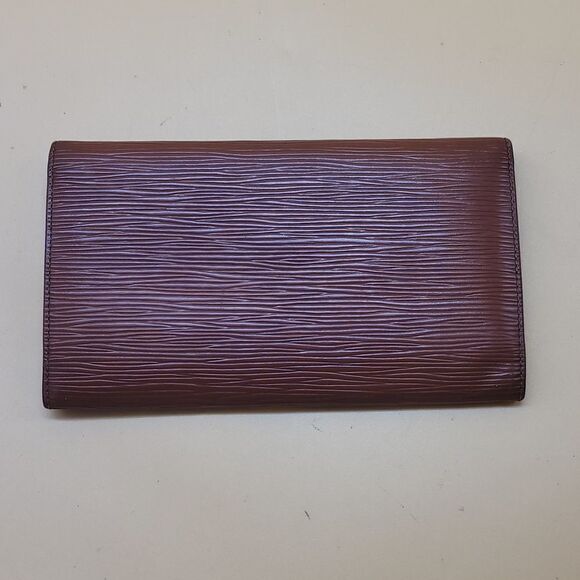 Authentic Louis Vuitton Epi Wallet - Picture 2 of 10